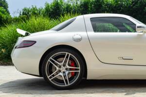 Image 16/50 of Mercedes-Benz SLS AMG (2010)