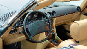 Immagine 18/42 di Mercedes-Benz 560 SL (1989)