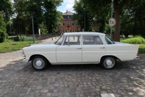 Image 3/32 of Mercedes-Benz 200 D (1966)