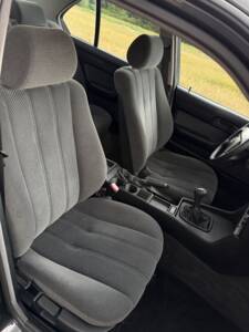 Bild 9/19 von BMW 518i (1993)