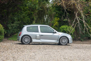 Image 6/26 de Renault Clio II V6 (2001)