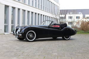 Image 31/40 de Jaguar XK 120 DHC (1953)
