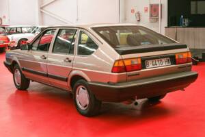 Afbeelding 10/37 van Volkswagen Passat 2.0 (1987)