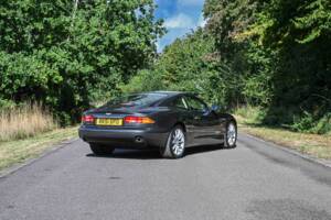 Image 13/50 de Aston Martin DB 7 Vantage (2002)