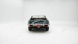 Image 2/15 de Jaguar E-Type (1970)