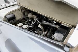 Image 37/50 of Bentley S 3 (1964)