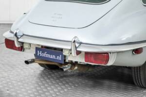 Image 24/47 de Jaguar E-Type (1969)