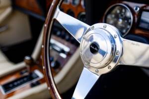 Image 46/50 of Jensen Interceptor MK III (1975)