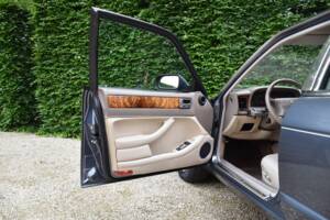 Image 24/40 of Jaguar XJ 6 4.0 Sovereign (1995)