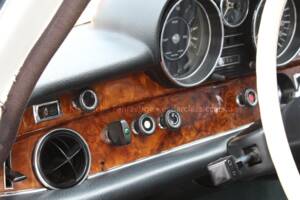 Image 27/35 de Mercedes-Benz 300 SEL 3.5 (1971)