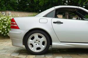 Obraz 28/50 pojazdu Mercedes-Benz SLK 230 Kompressor (1997)
