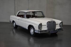 Image 57/61 de Mercedes-Benz 250 SE (1966)