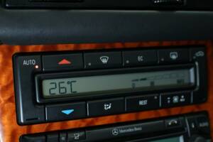 Image 23/49 of Mercedes-Benz SL 500 (2001)