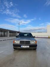 Immagine 2/39 di Mercedes-Benz 190 E 2.6 (1990)