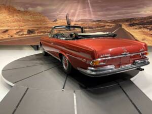 Image 9/49 de Mercedes-Benz 280 SE 3,5 (1971)