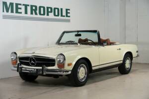 Image 1/39 of Mercedes-Benz 280 SL (1970)