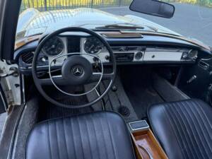 Image 32/50 of Mercedes-Benz 280 SL (1970)