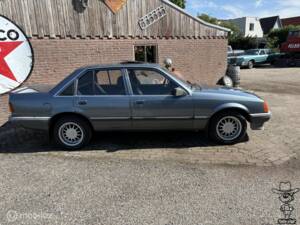 Image 3/35 de Opel Rekord 2,0 E (1985)