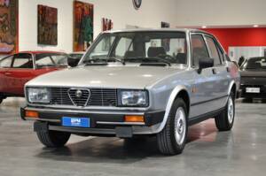 Image 2/49 of Alfa Romeo Alfetta 2.0 (1983)