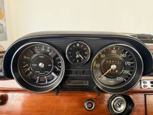 Immagine 20/27 di Mercedes-Benz 280 SE (1971)