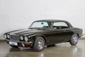 Image 2/31 of Jaguar XJ 5.3 C (1978)