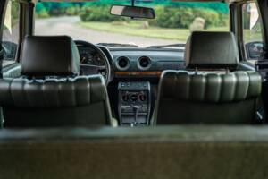 Image 28/53 de Mercedes-Benz 200 T (1982)