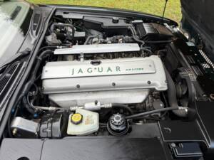 Image 26/31 of Jaguar XJ 6 4.0 Sovereign (1996)