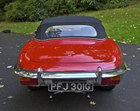 Image 19/50 of Jaguar E-Type (1969)