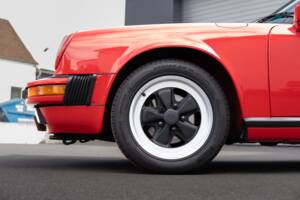 Image 8/29 of Porsche 911 Carrera 3.2 (1989)