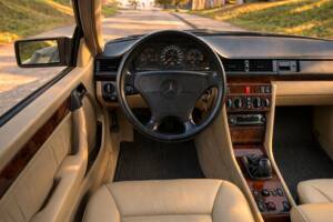 Bild 11/30 von Mercedes-Benz 300 CE-24 (1992)