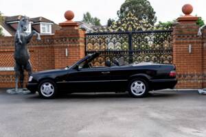 Bild 12/42 von Mercedes-Benz E 320 (1995)