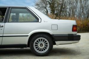 Image 26/50 de Volvo 780 Bertone 2.4 TD (1987)
