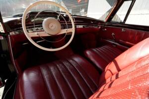 Immagine 35/35 di Mercedes-Benz 220 SE (1960)
