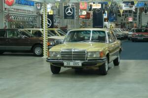 Image 18/50 de Mercedes-Benz 280 SE (1975)
