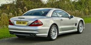 Image 22/50 of Mercedes-Benz SL 55 AMG (2006)