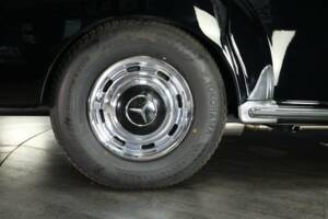 Image 49/50 de Mercedes-Benz 300 d (1958)