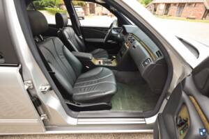 Image 21/98 de Mercedes-Benz E 50 AMG (1996)
