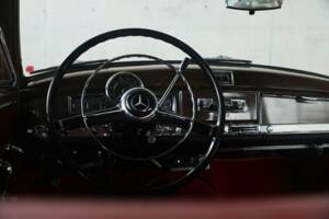 Image 36/50 de Mercedes-Benz 300 c (1956)
