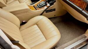 Afbeelding 11/17 van Jaguar XJ 6 4.0 (1990)