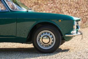 Bild 17/50 von Alfa Romeo Giulia 1300 GT Junior (1972)
