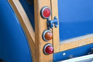Image 35/37 of Morris Minor 1000 Traveller (1971)