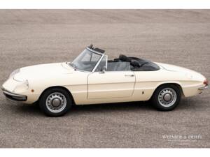 Image 13/24 de Alfa Romeo 1300 Spider Junior (1969)