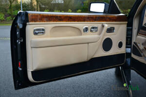 Image 25/50 of Bentley Azure (1997)