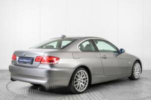 Afbeelding 2/50 van BMW 325i (2007)