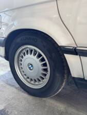 Image 12/37 of BMW 735i (1991)