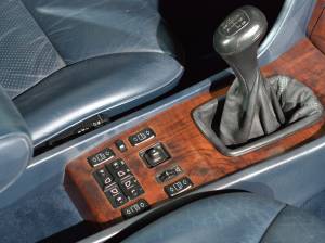 Image 16/30 de Mercedes-Benz 300 CE (1991)