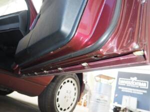 Image 92/137 of Mercedes-Benz 190 E 1.8 Avantgarde &quot;Rosso&quot; (1992)