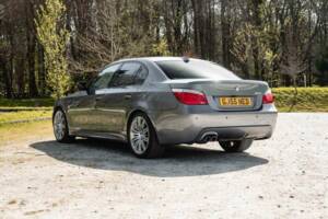 Bild 13/50 von BMW 550i (2006)