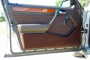 Image 16/34 of Mercedes-Benz 230 E (1992)