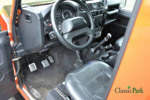 Bild 17/50 von Land Rover Defender 90 Autobiography (2015)